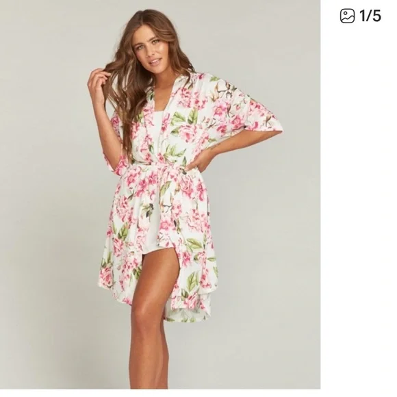 Show Me Your Mu Mu Women’s Pink Floral Brie Robe Garden of Bloom One Size - Picture 3 of 16